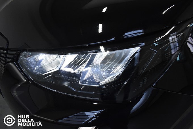 PEUGEOT 2008 BlueHDi 110 S&S Allure